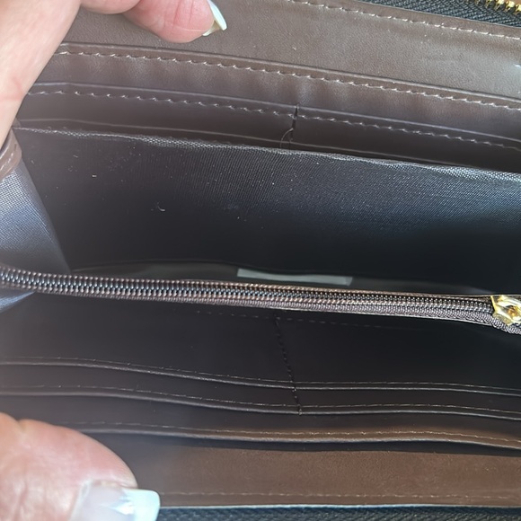 Lexie Two-Tone Lion Satchel w/Wallet by Jen & Co. - Picture 6 of 6